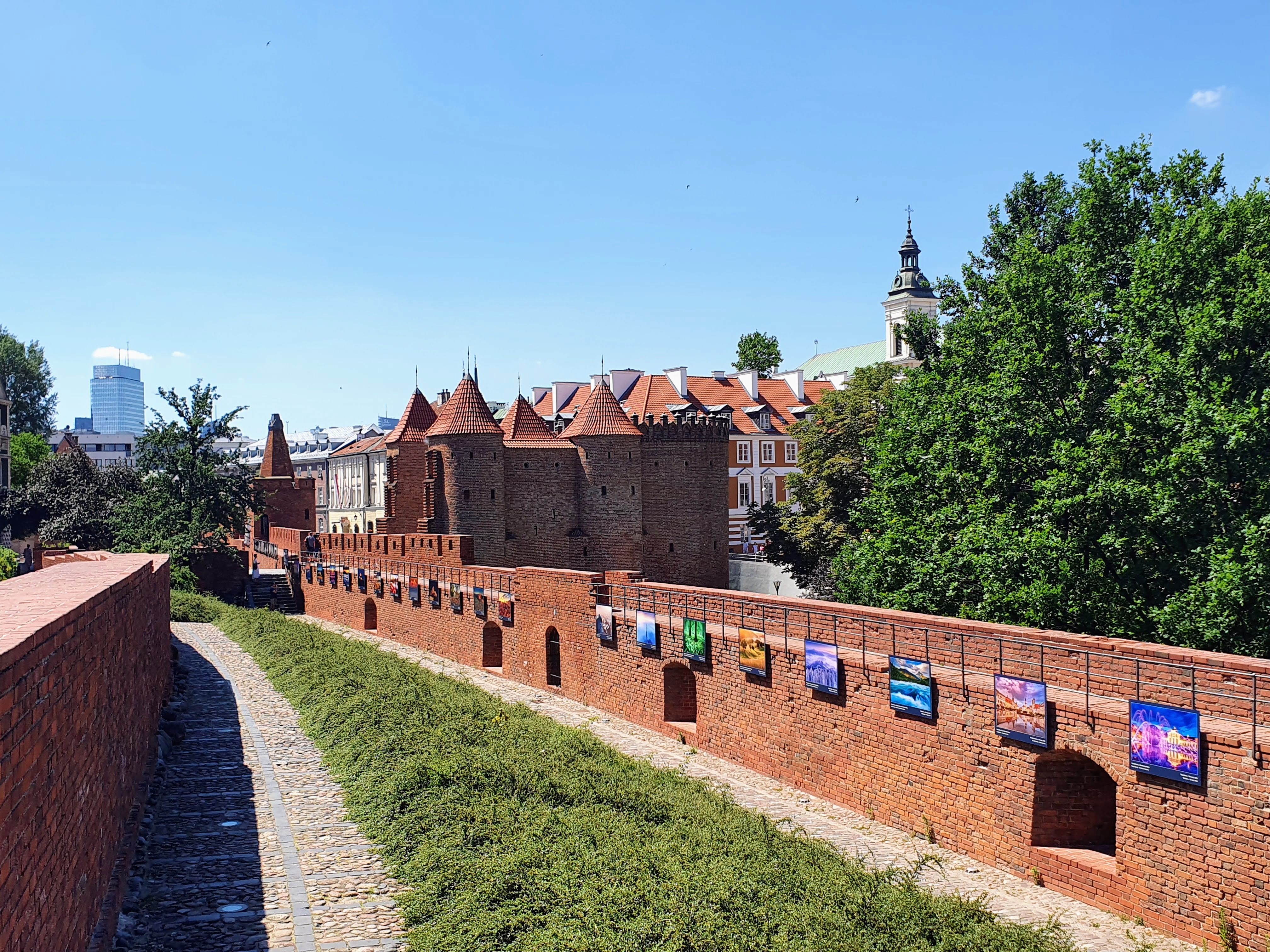 Detal brązowej figury